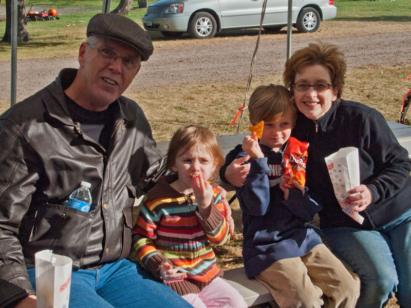 PA153438.jpg - Snack time.. Lindsay helped out behind the camera here